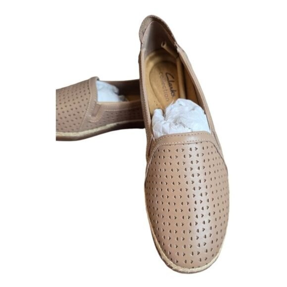 Clarks Elaina Ruby Loafers Leather Uppers Warm Beige 7.5 Wide Contemporary Work - Picture 2 of 14